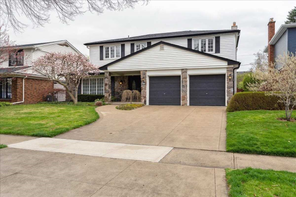 373 Rankin Dr, Burlington