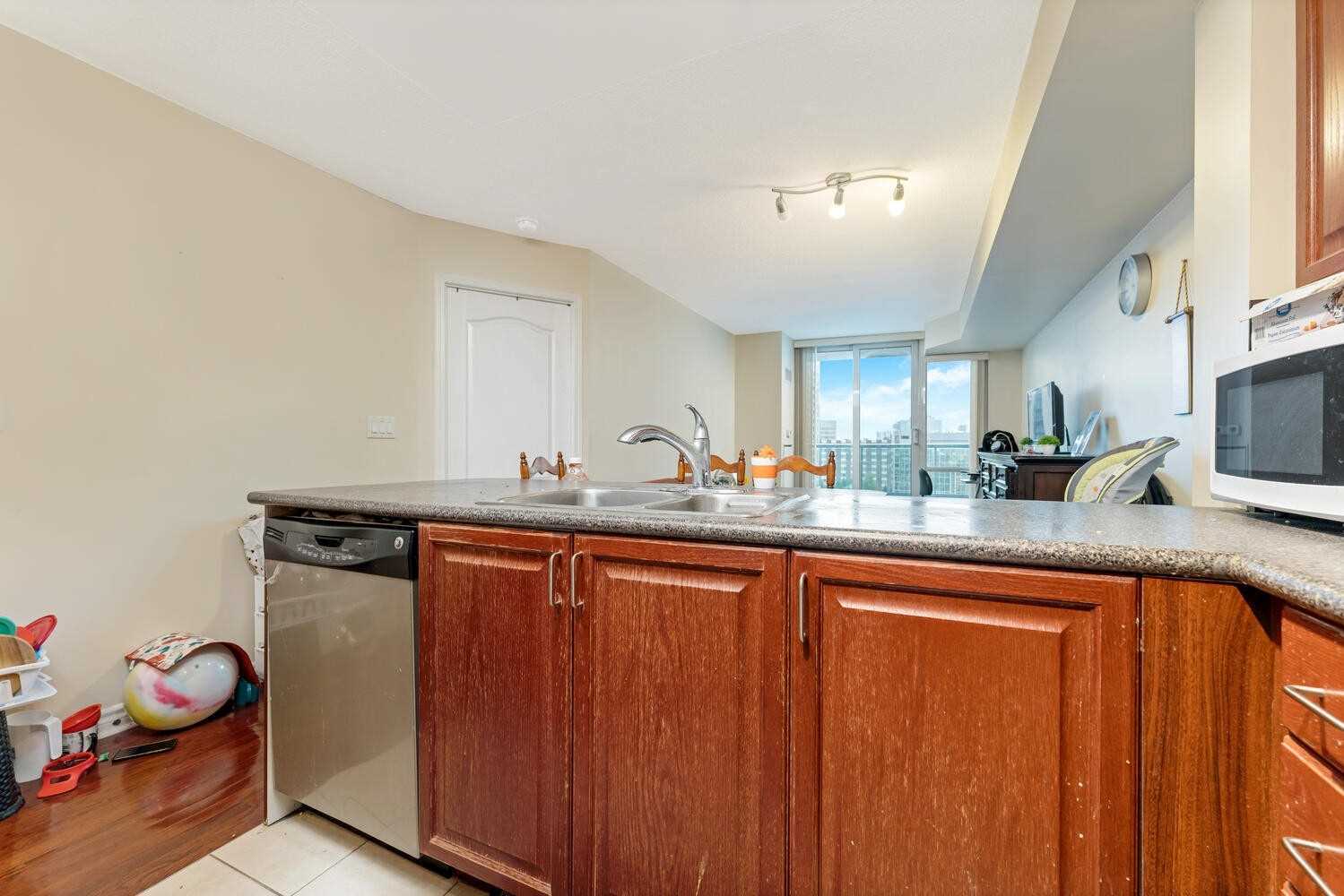 Listing W5935817 - Large Photo # 9