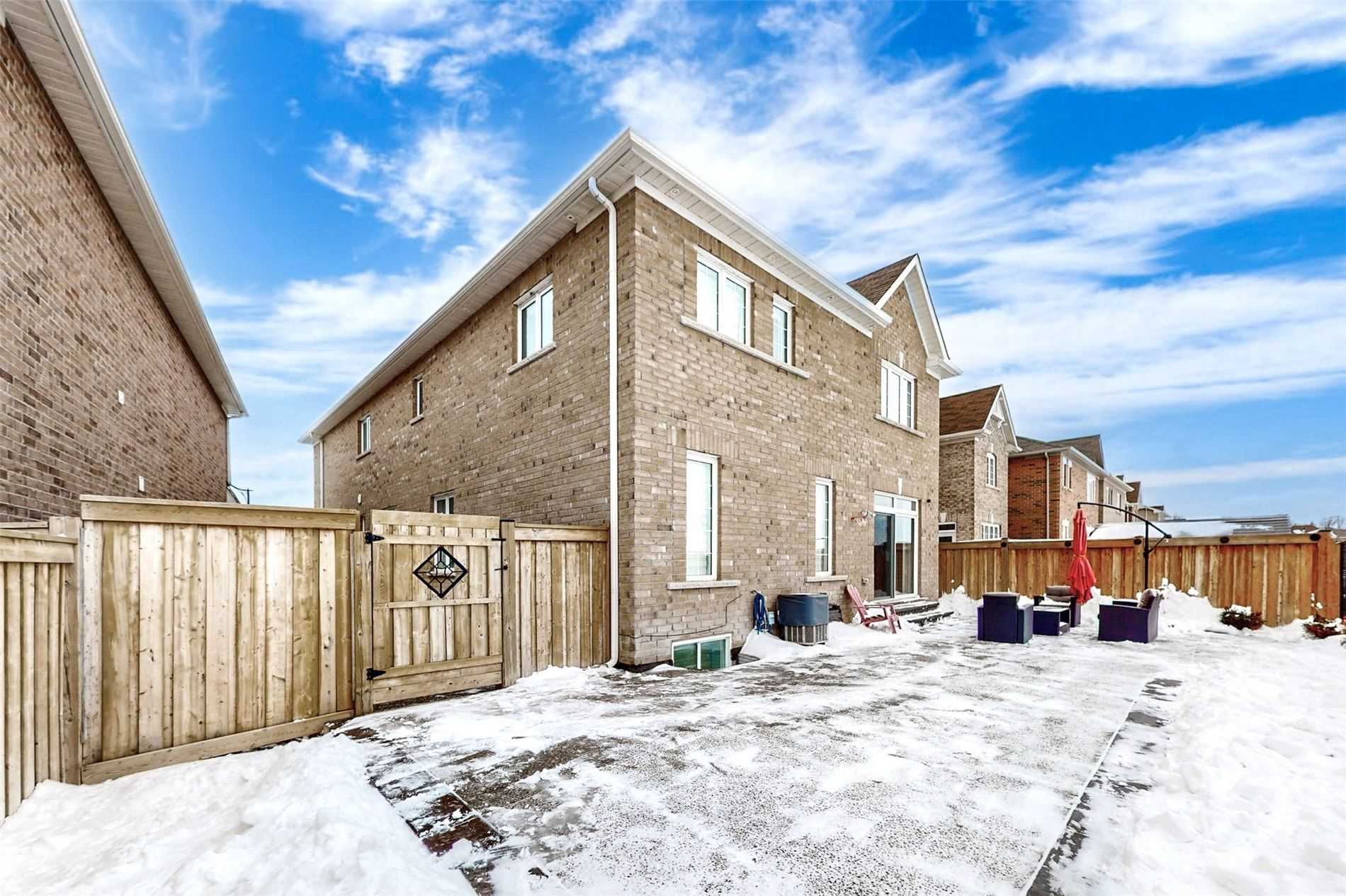 52 Abercrombie Crescent
