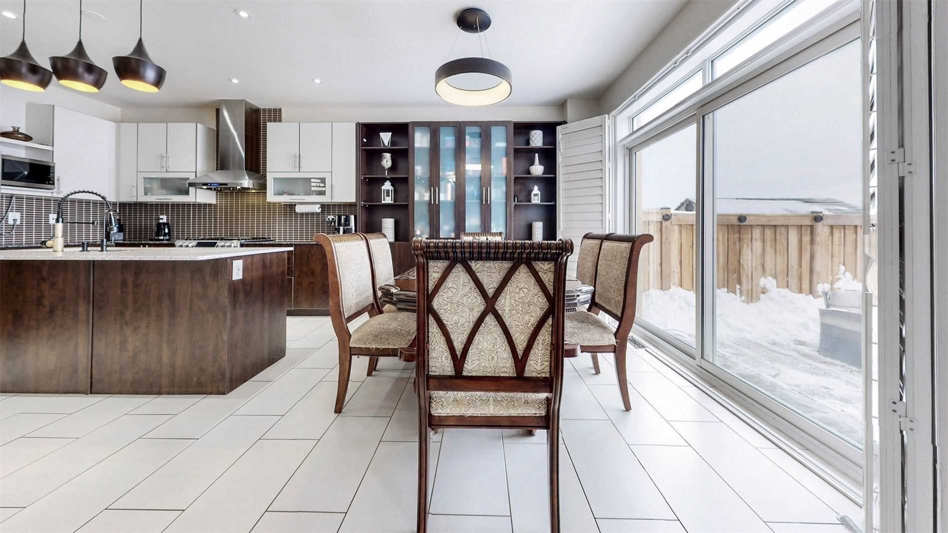 52 Abercrombie Crescent