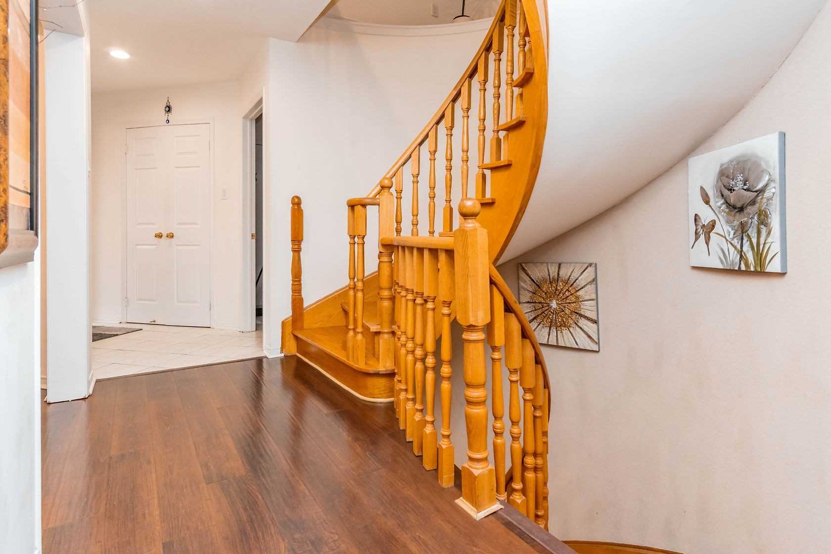Listing W5937045 - Large Photo # 4