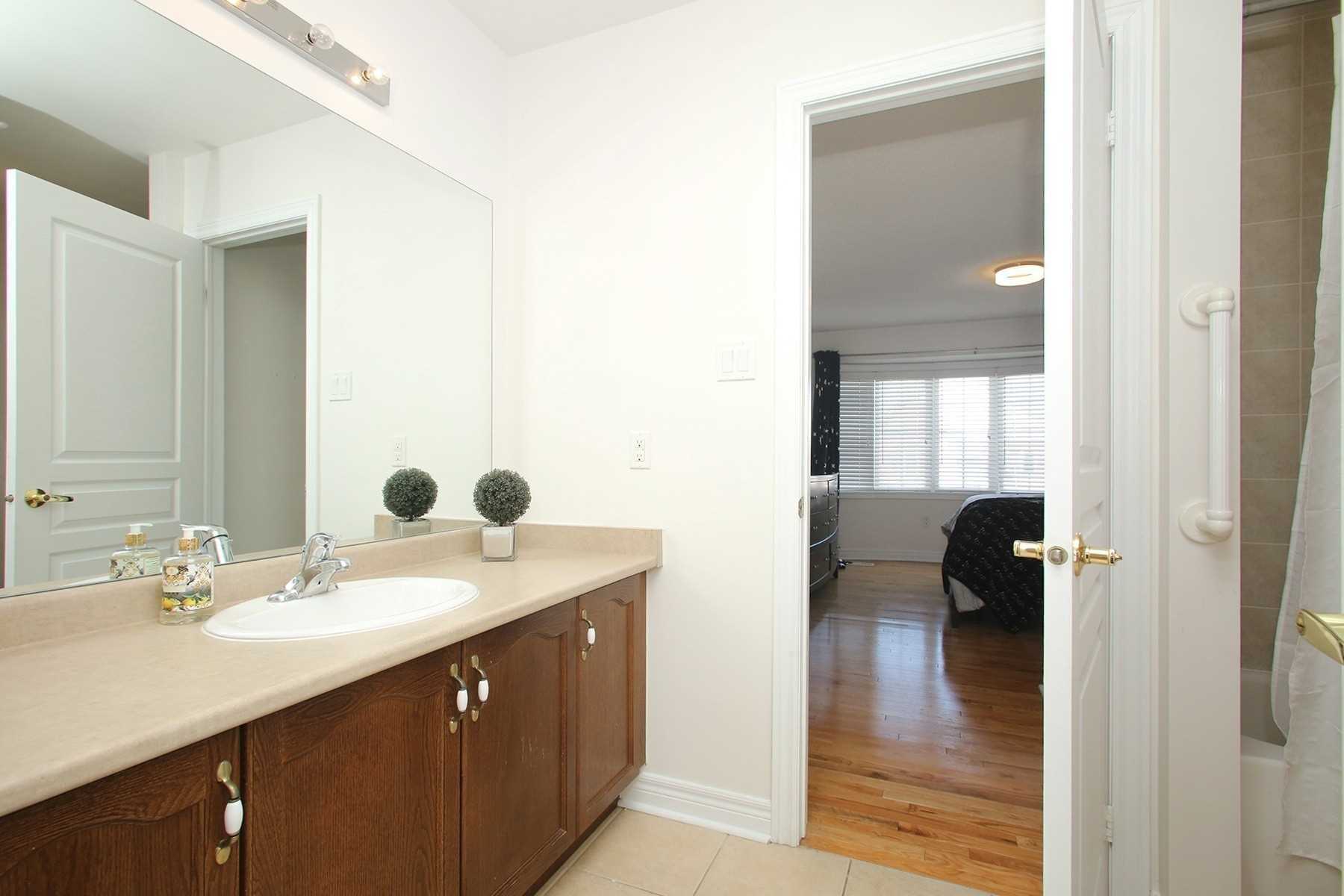 18 Covebank Cres