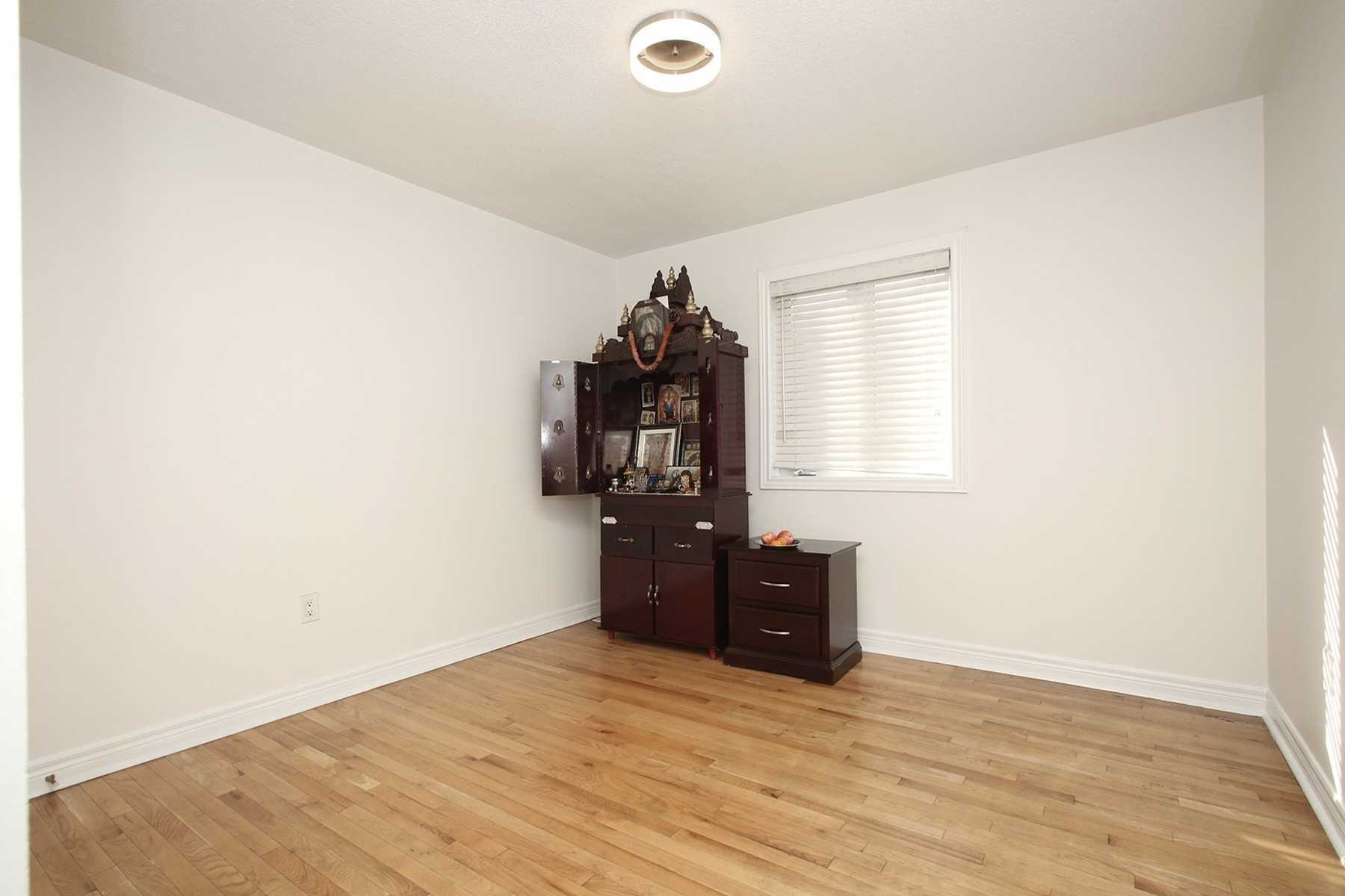 18 Covebank Cres