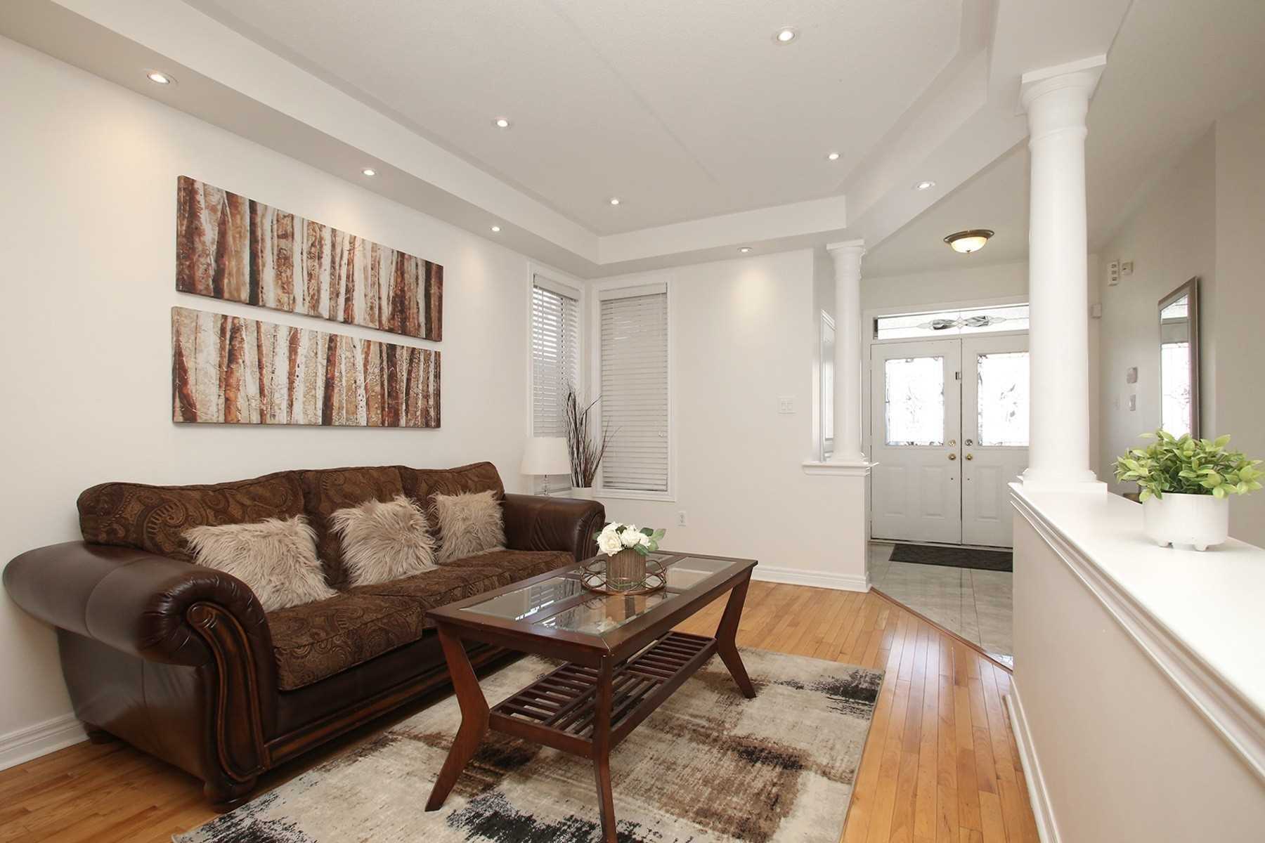 18 Covebank Cres