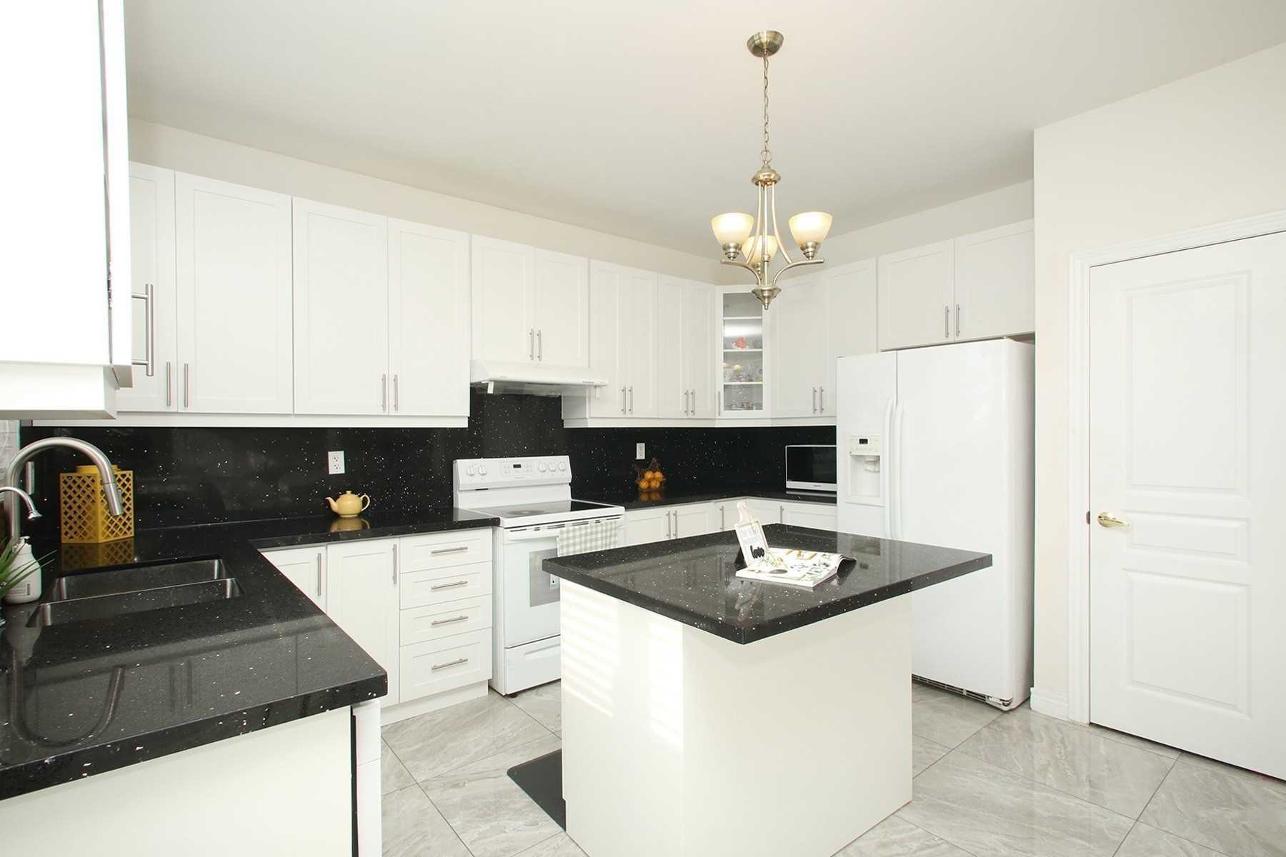18 Covebank Cres