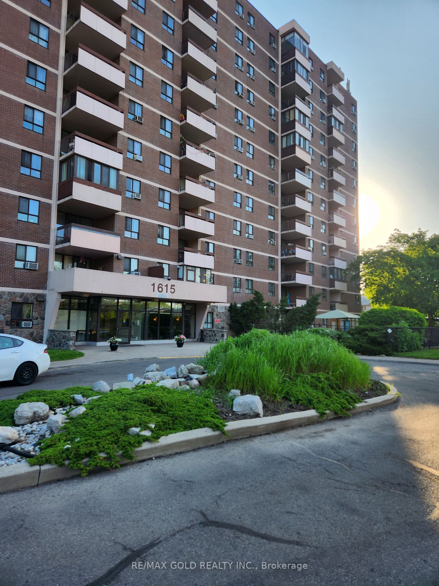 1615 Bloor St E, #210