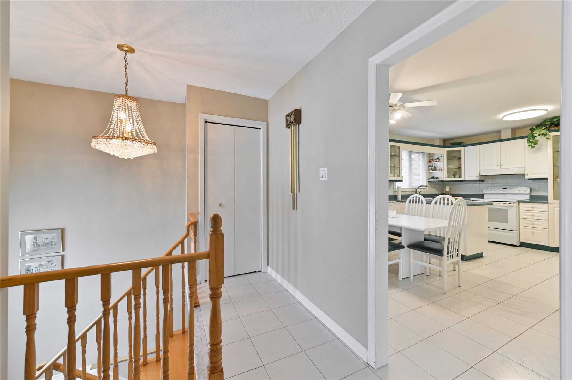 924 Lovingston Crescent