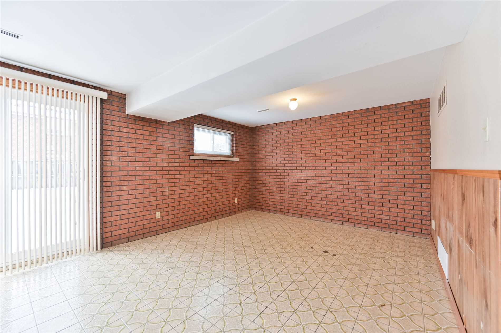 924 Lovingston Crescent