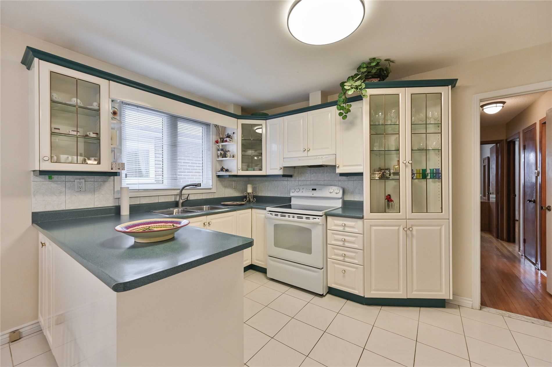 924 Lovingston Crescent