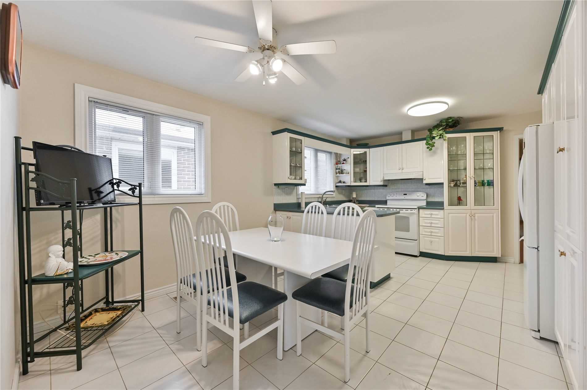 924 Lovingston Crescent