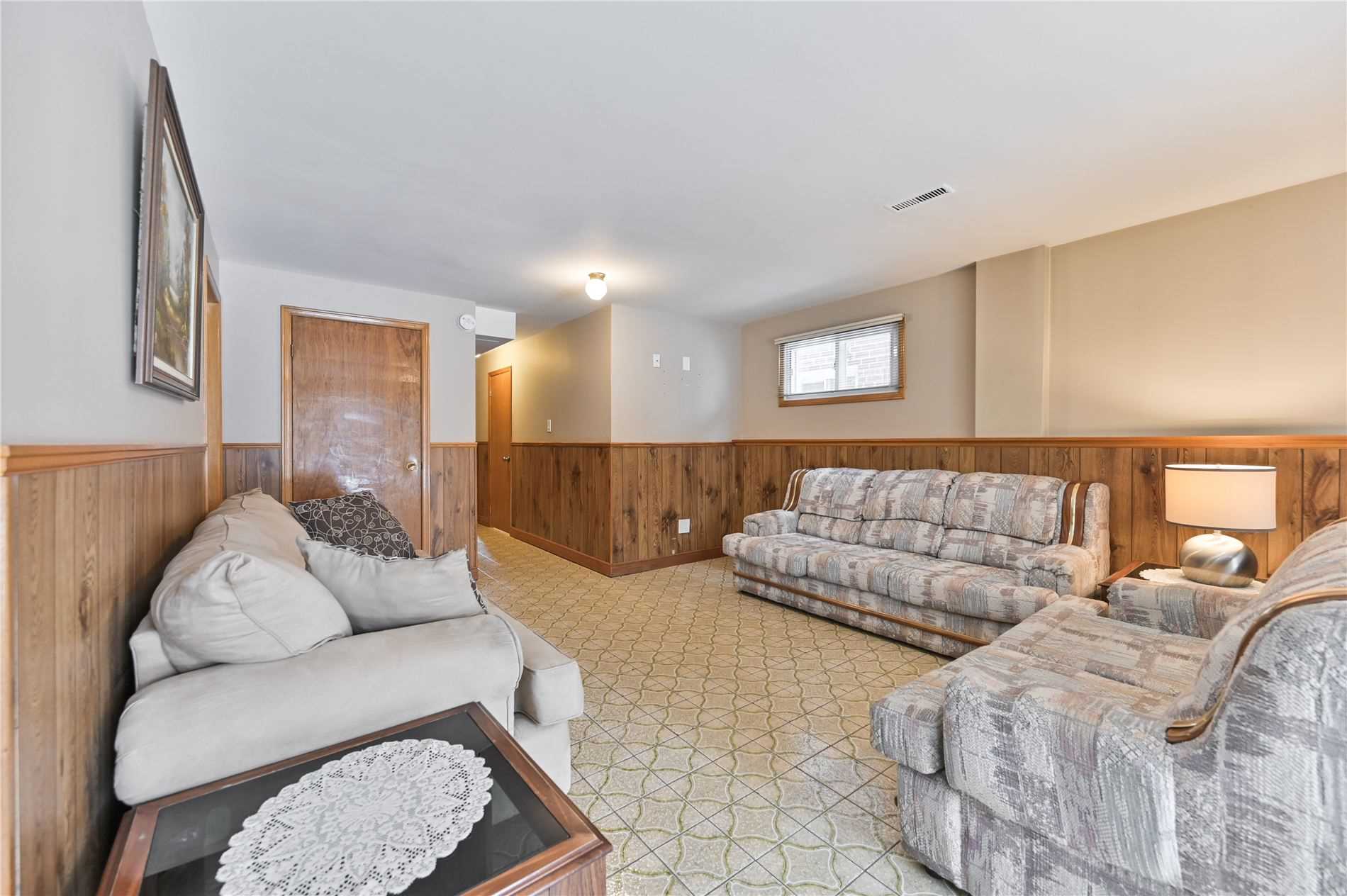 924 Lovingston Crescent