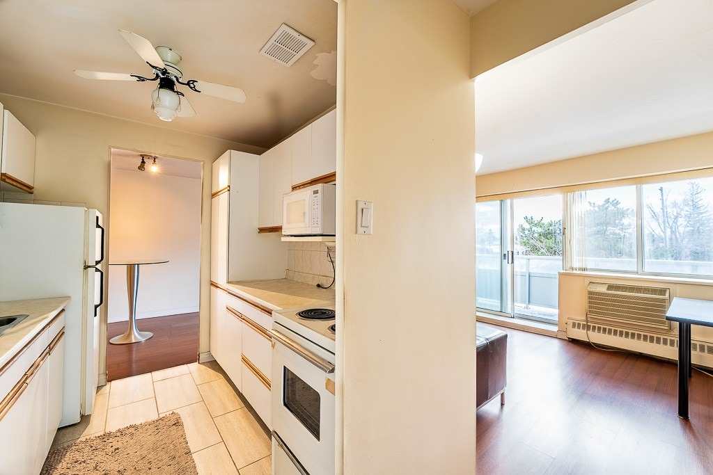 Listing W5937973 - Large Photo # 2