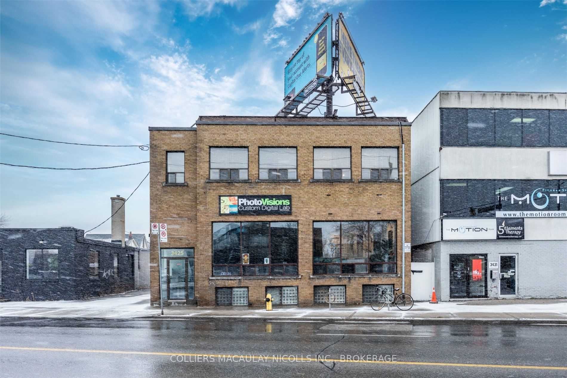 3425 Dundas St W