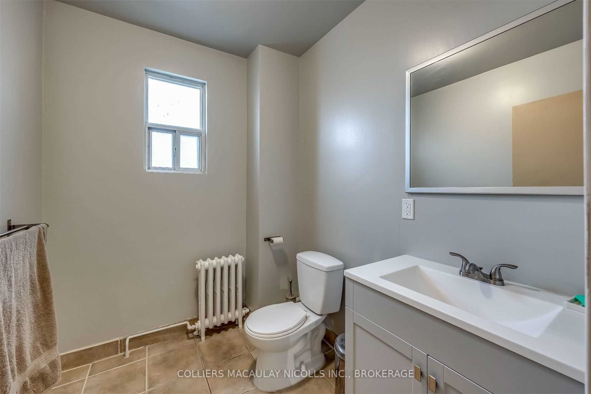 3425 Dundas St W