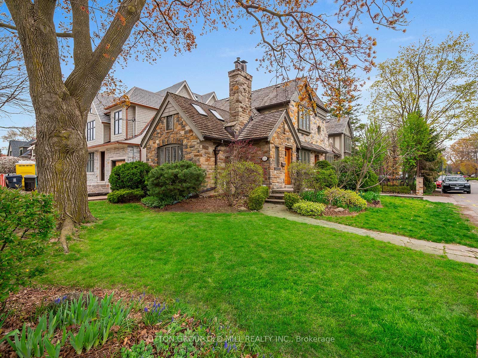 231 Grenview Blvd S