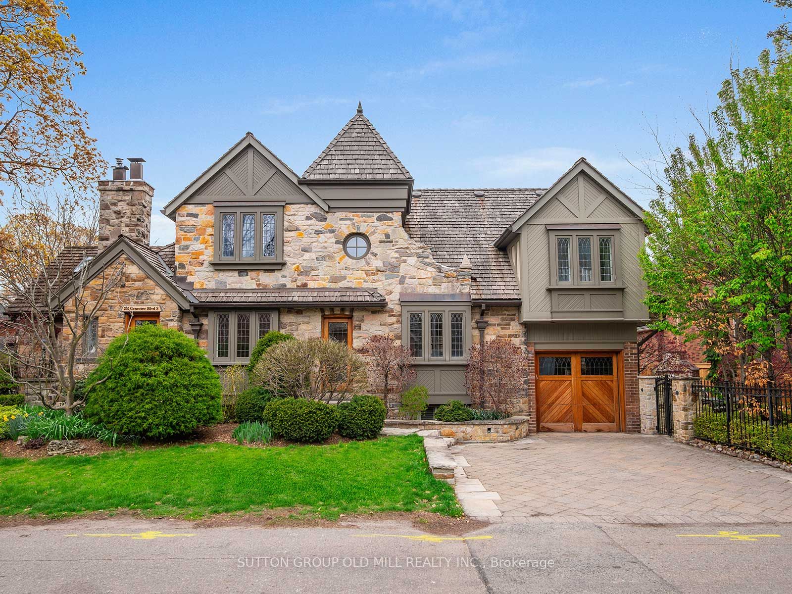 231 Grenview Blvd S