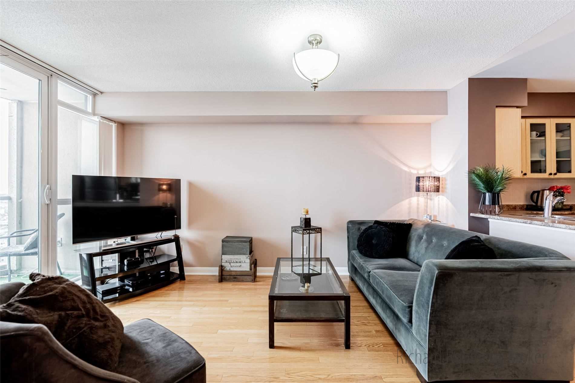 Listing W5938633 - Large Photo # 2