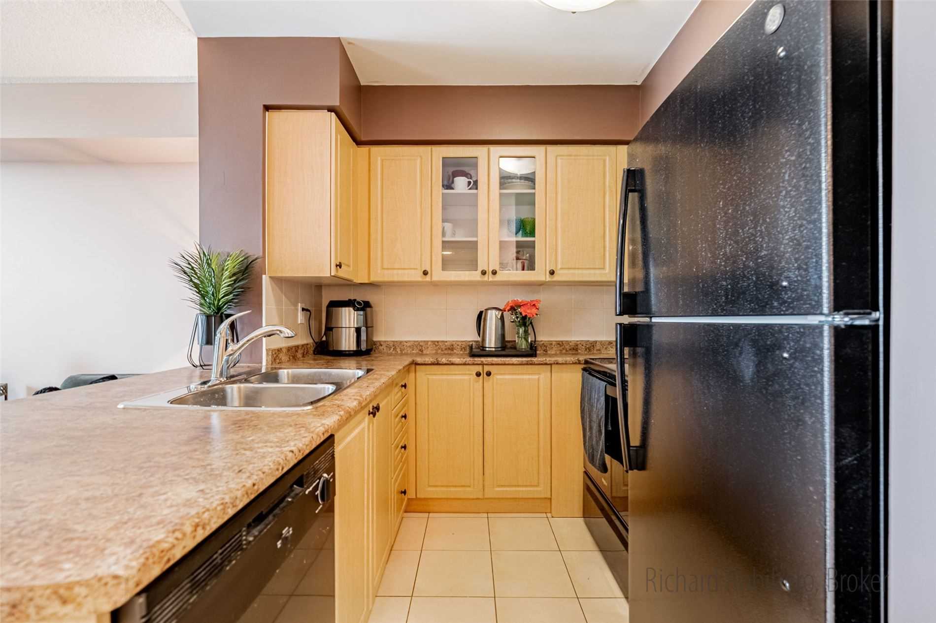 Listing W5938633 - Large Photo # 6