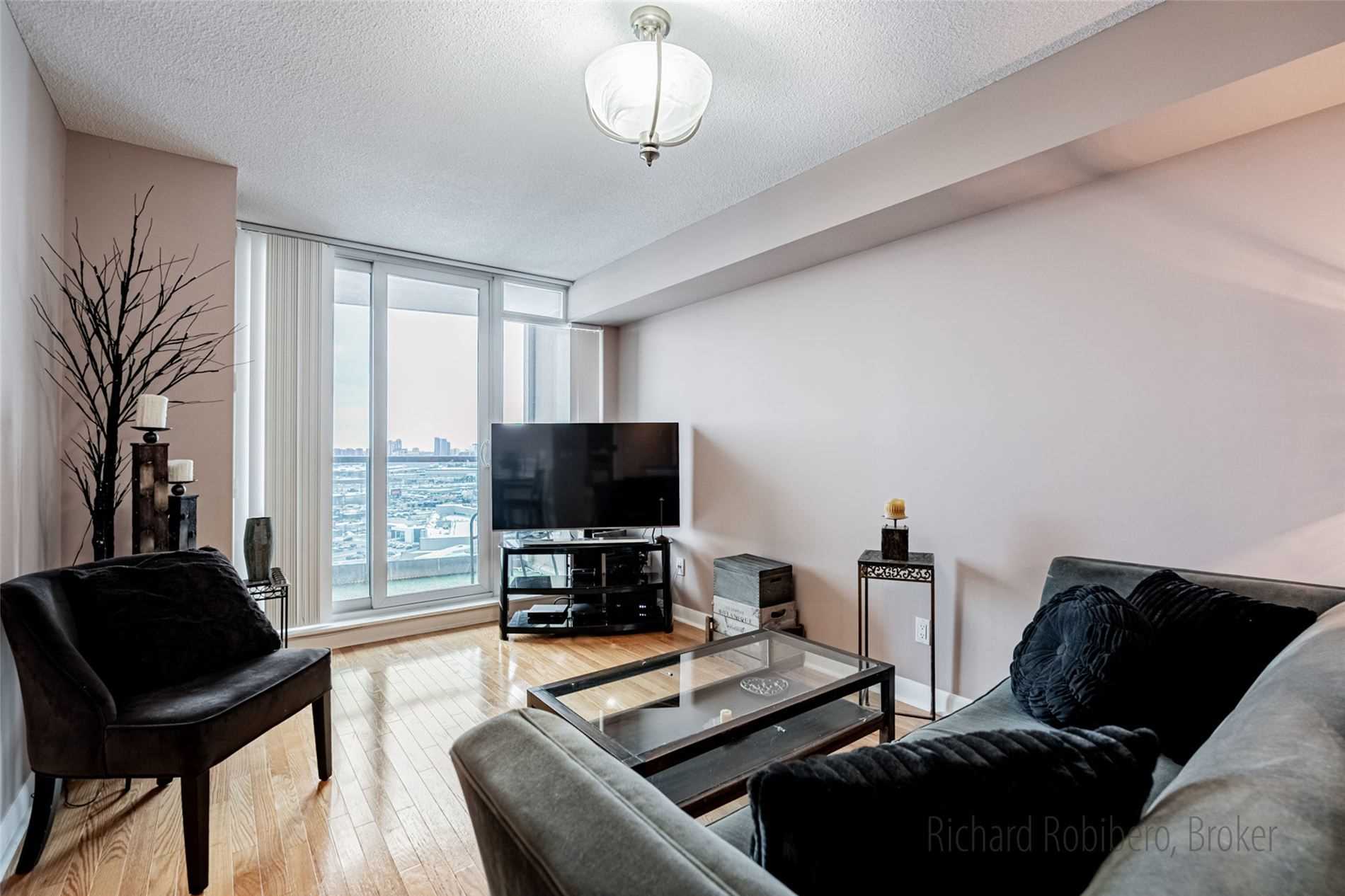 Listing W5938633 - Large Photo # 4
