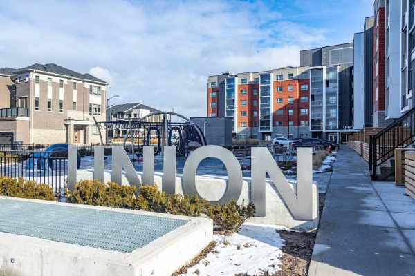 200 Lagerfeld Dr, Brampton