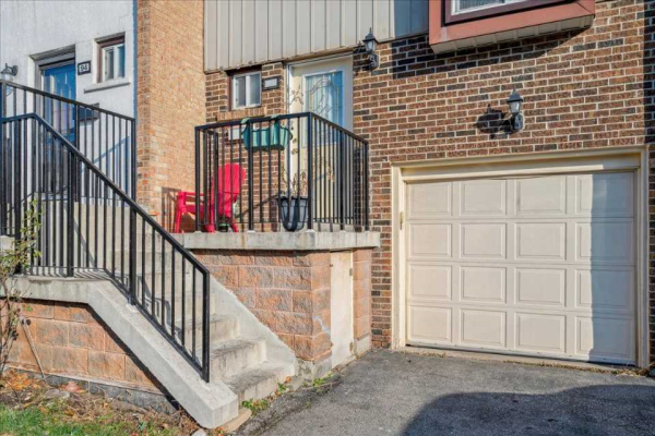 93 Moregate Cres, Brampton