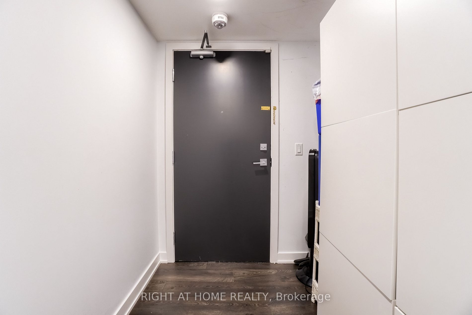 5260 Dundas St, #C221