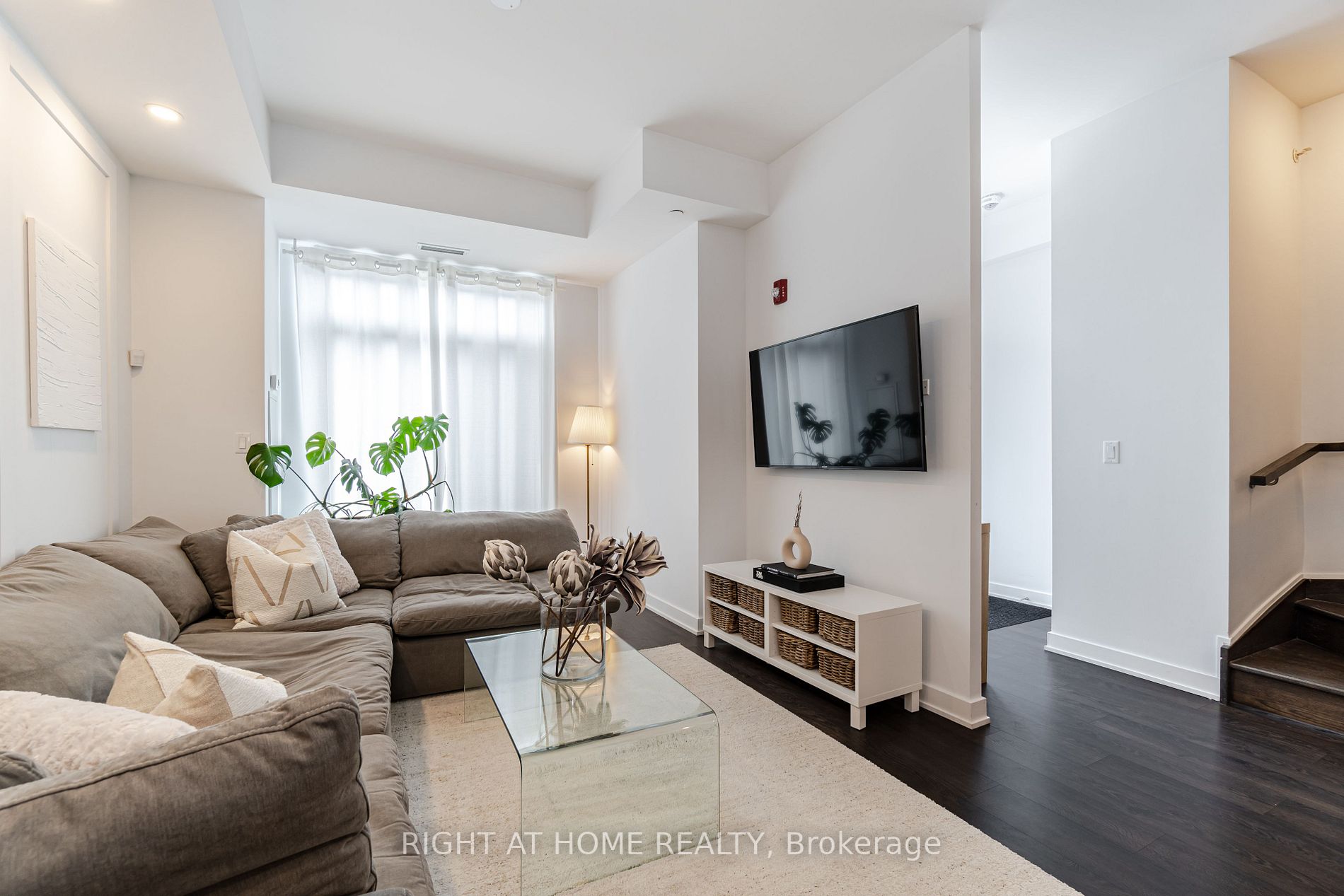 5260 Dundas St, #C221