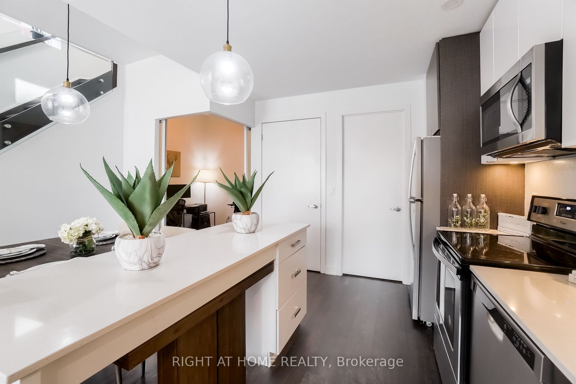 5260 Dundas St, #C221