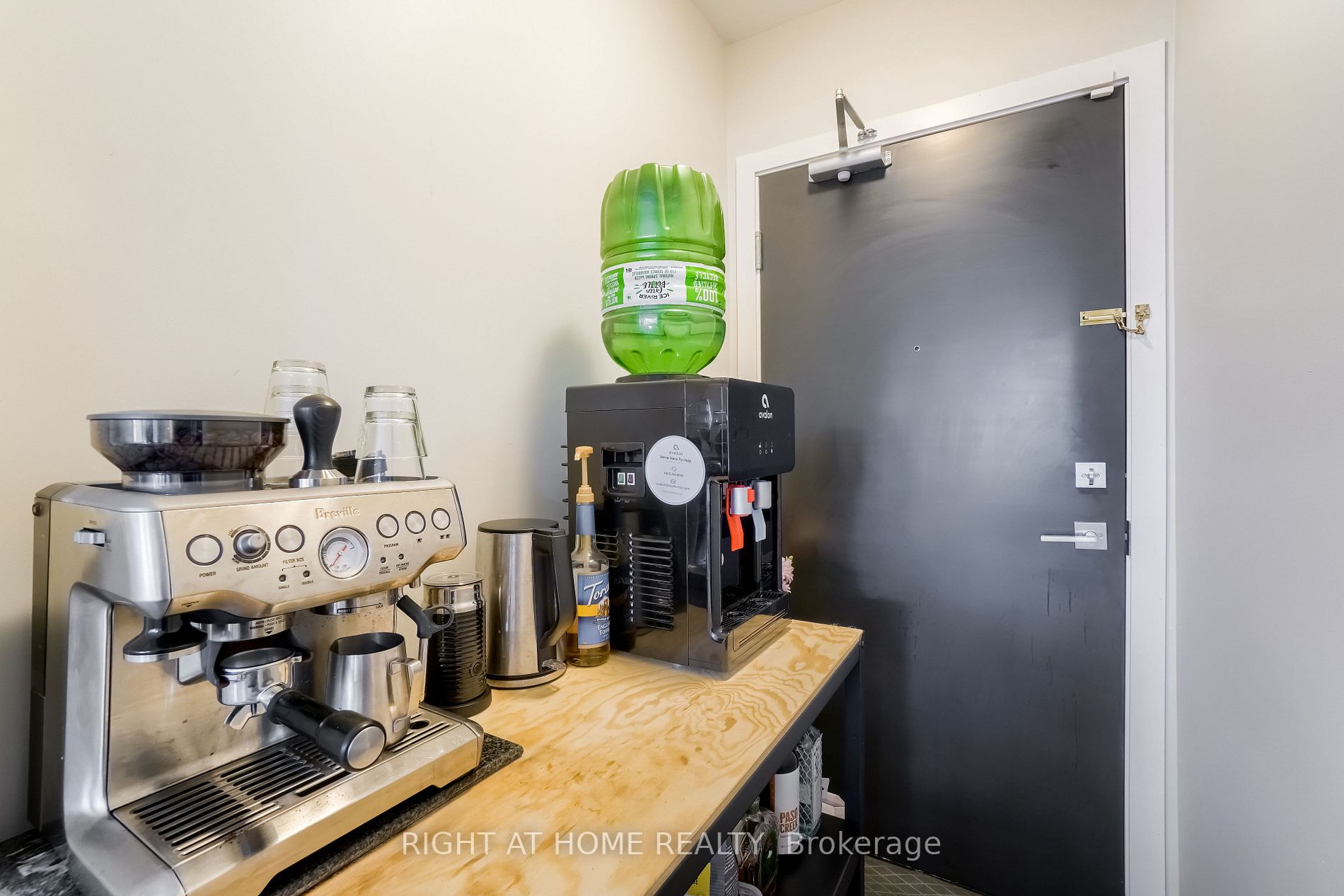 5260 Dundas St, #C221