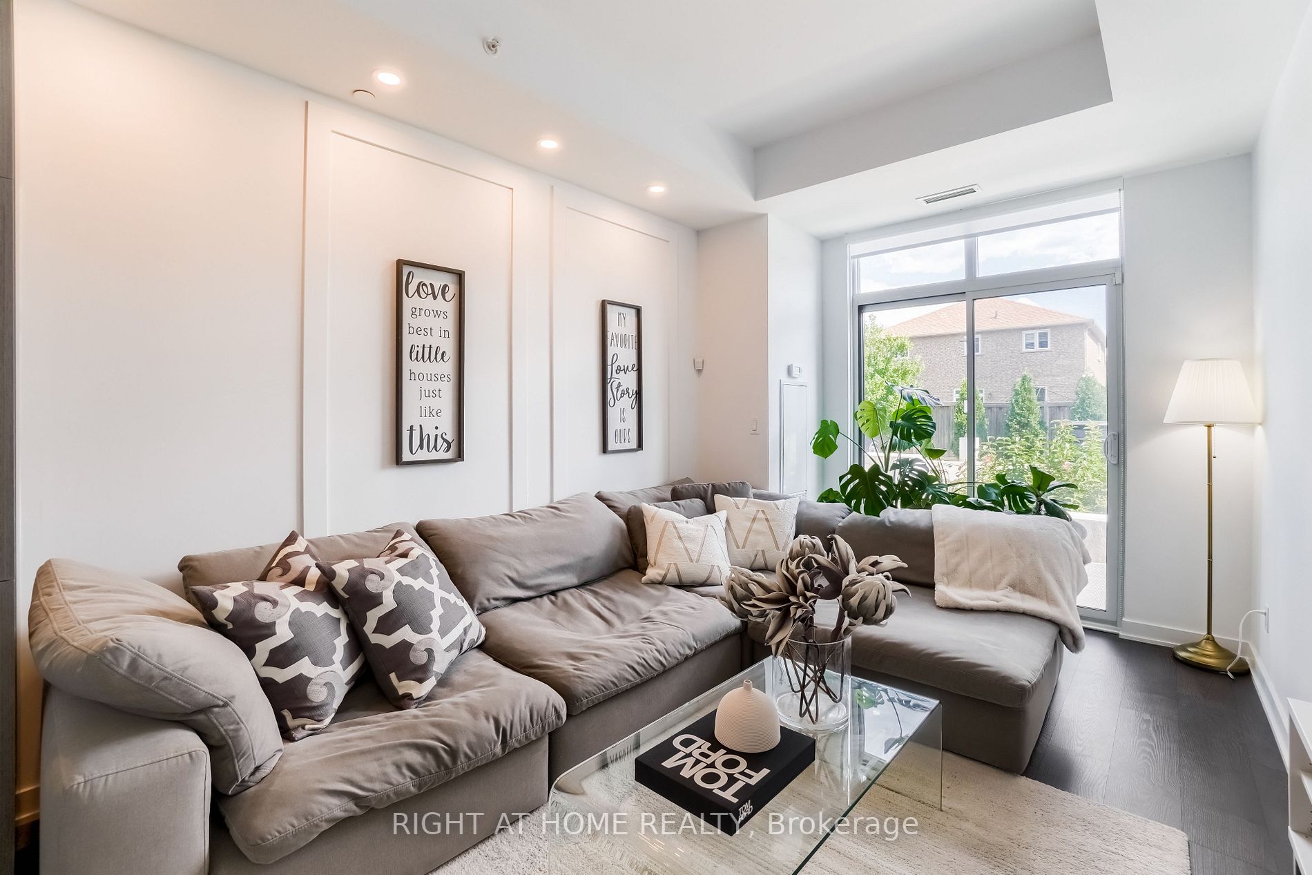 5260 Dundas St, #C221