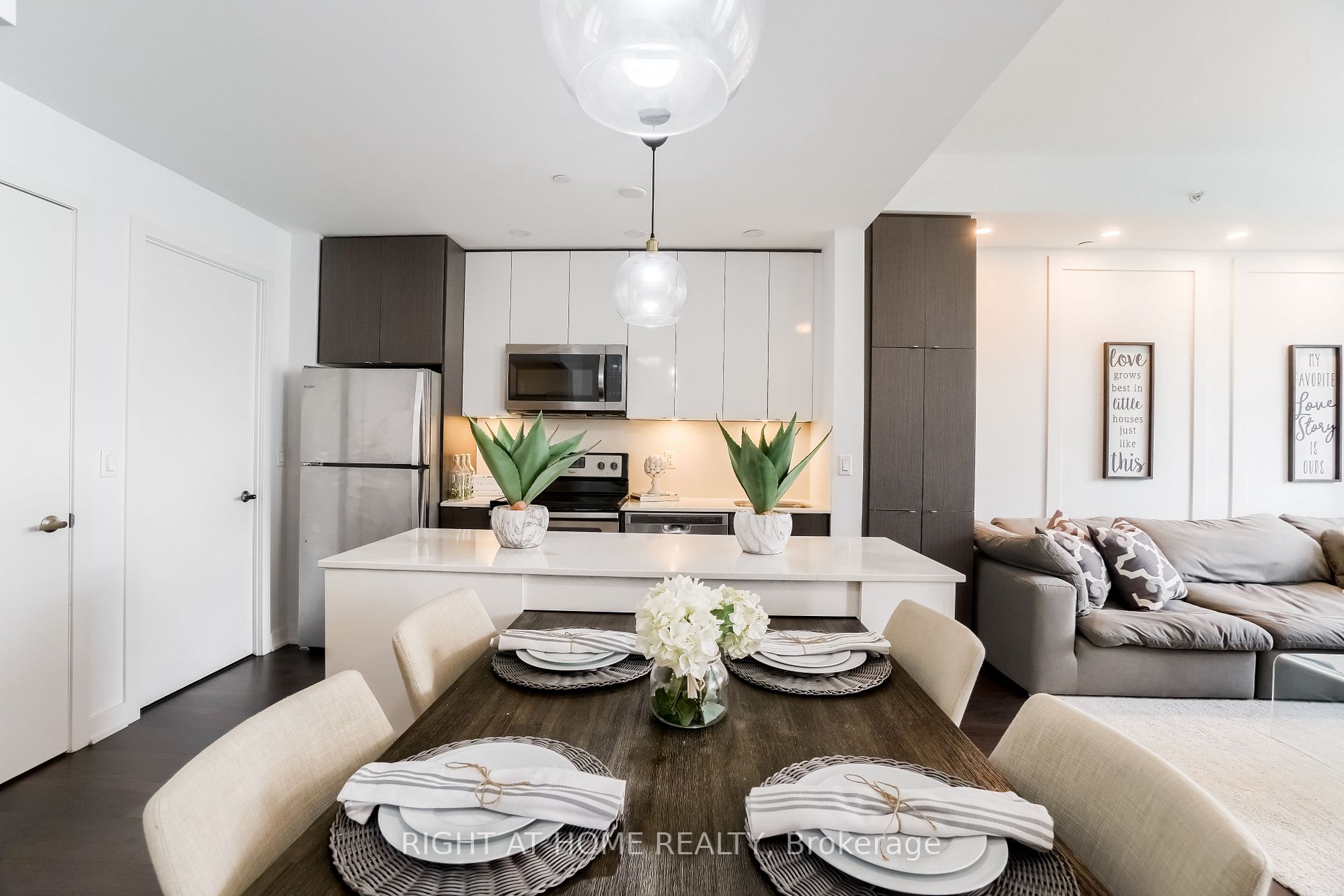 5260 Dundas St, #C221