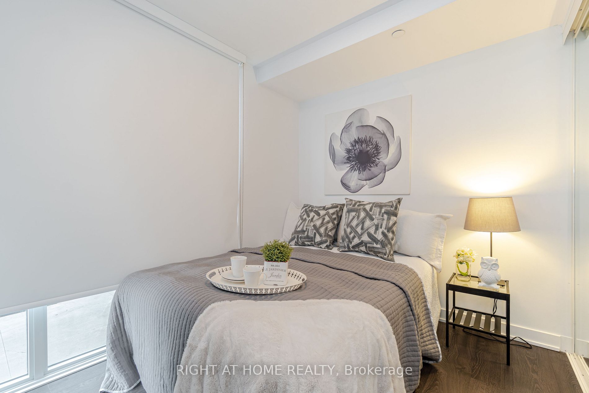 5260 Dundas St, #C221