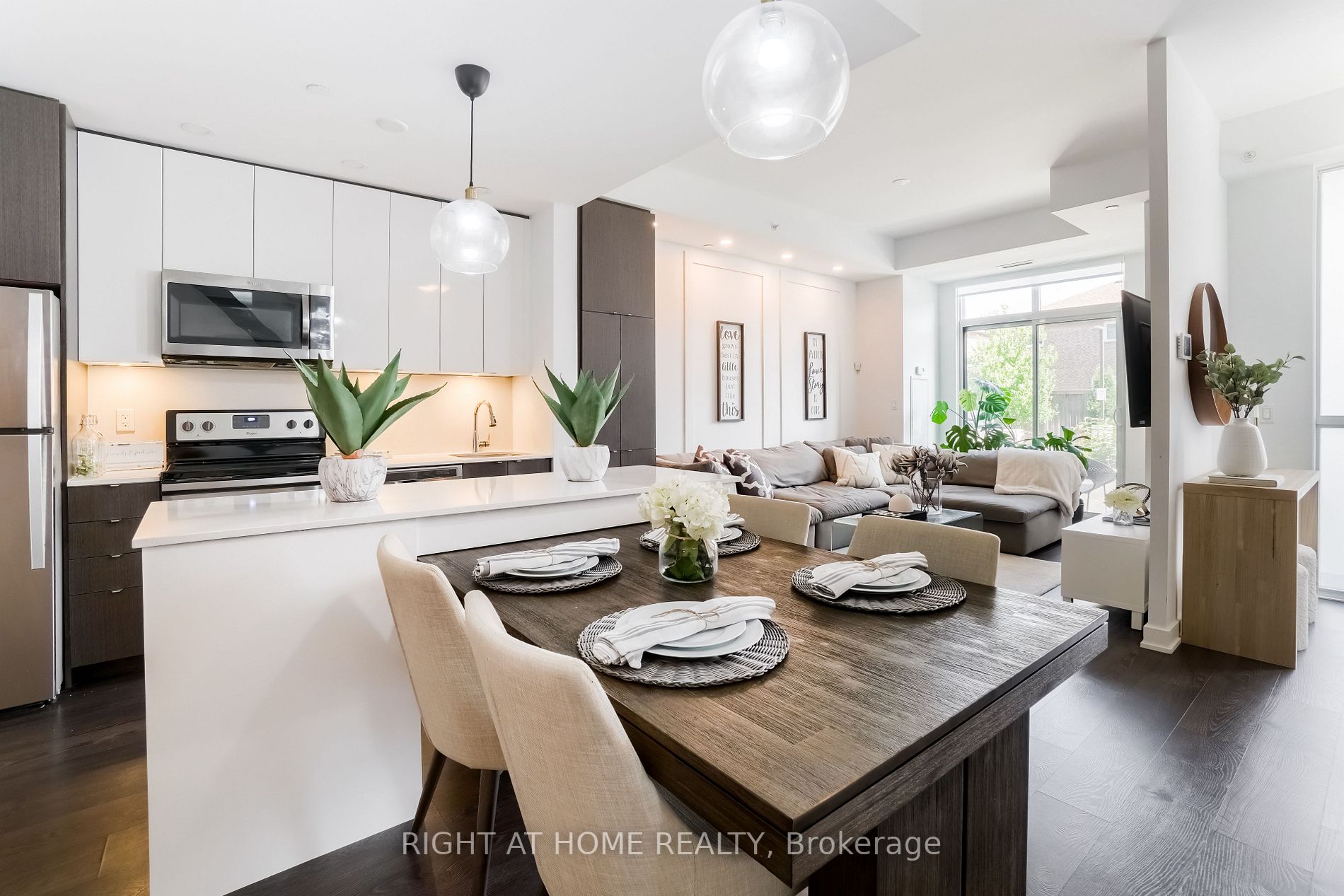 5260 Dundas St, #C221