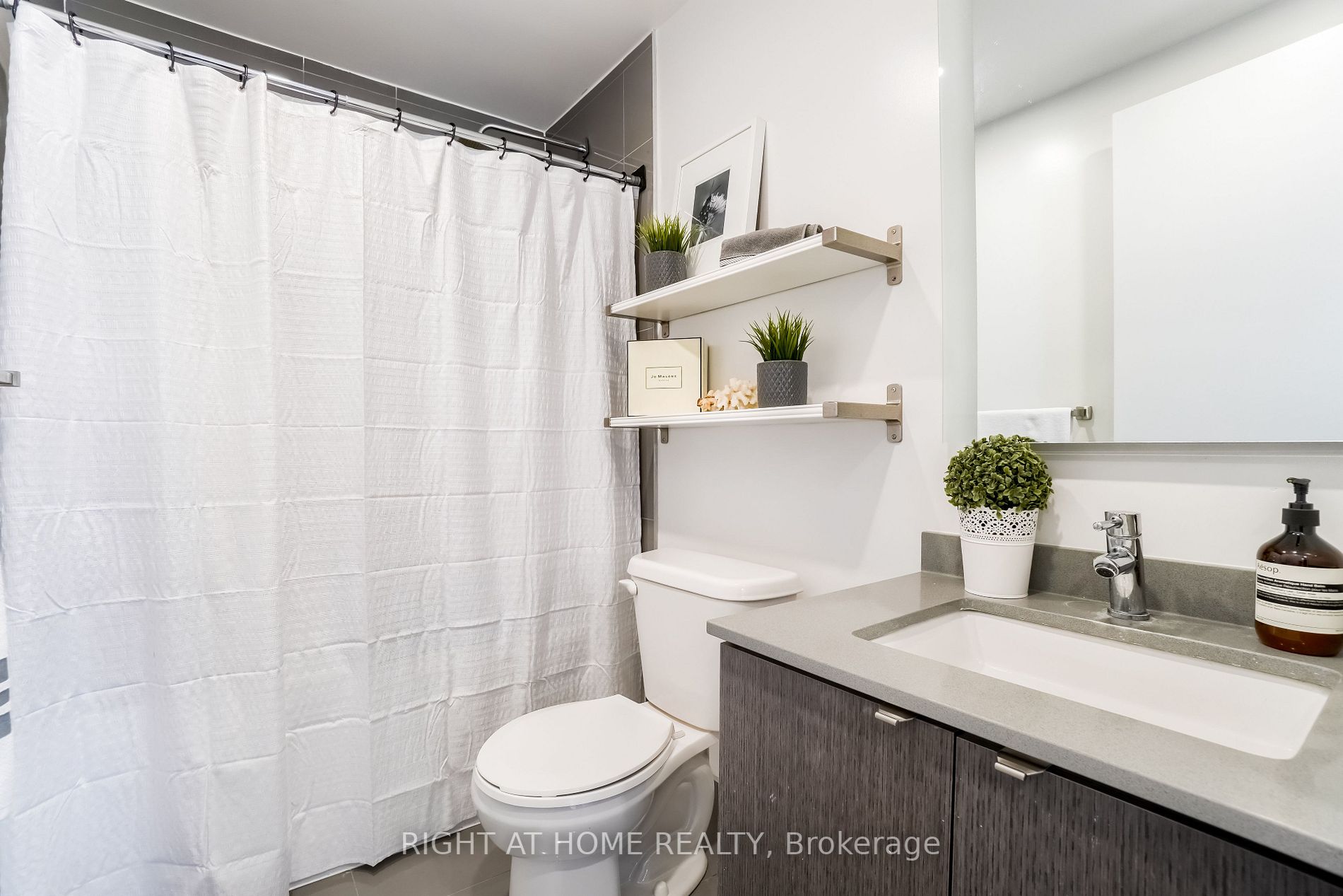 5260 Dundas St, #C221
