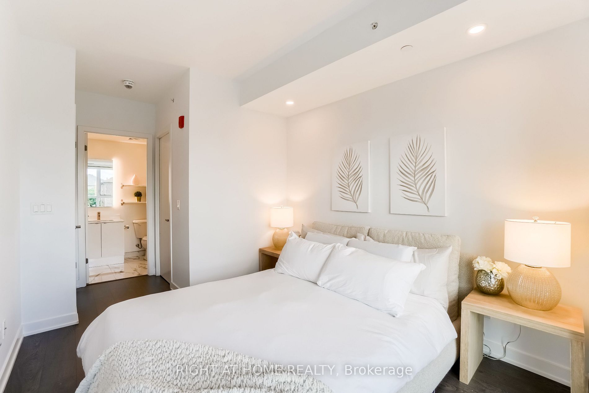 5260 Dundas St, #C221