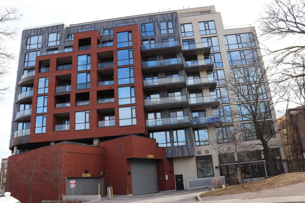 2118 Bloor St W, Toronto