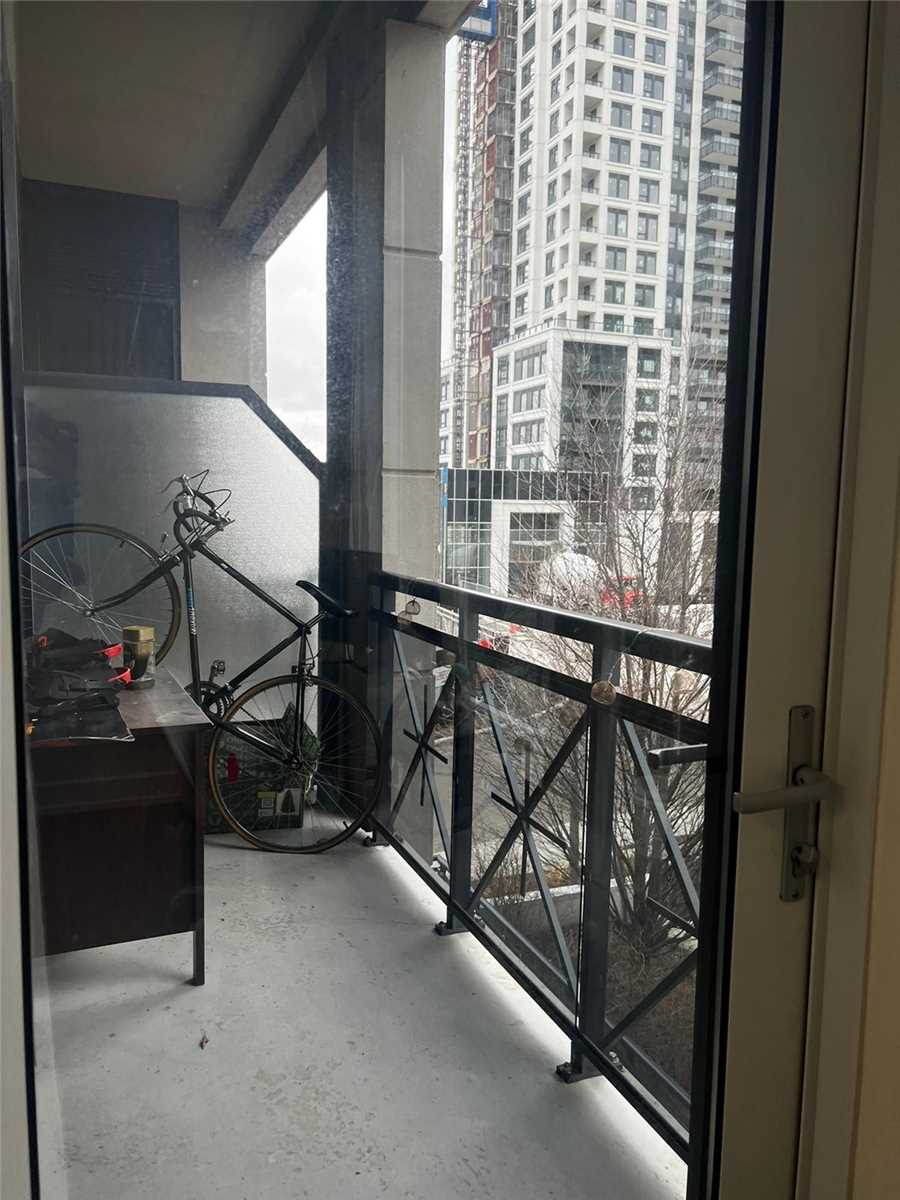 6 Eva Rd, #216
