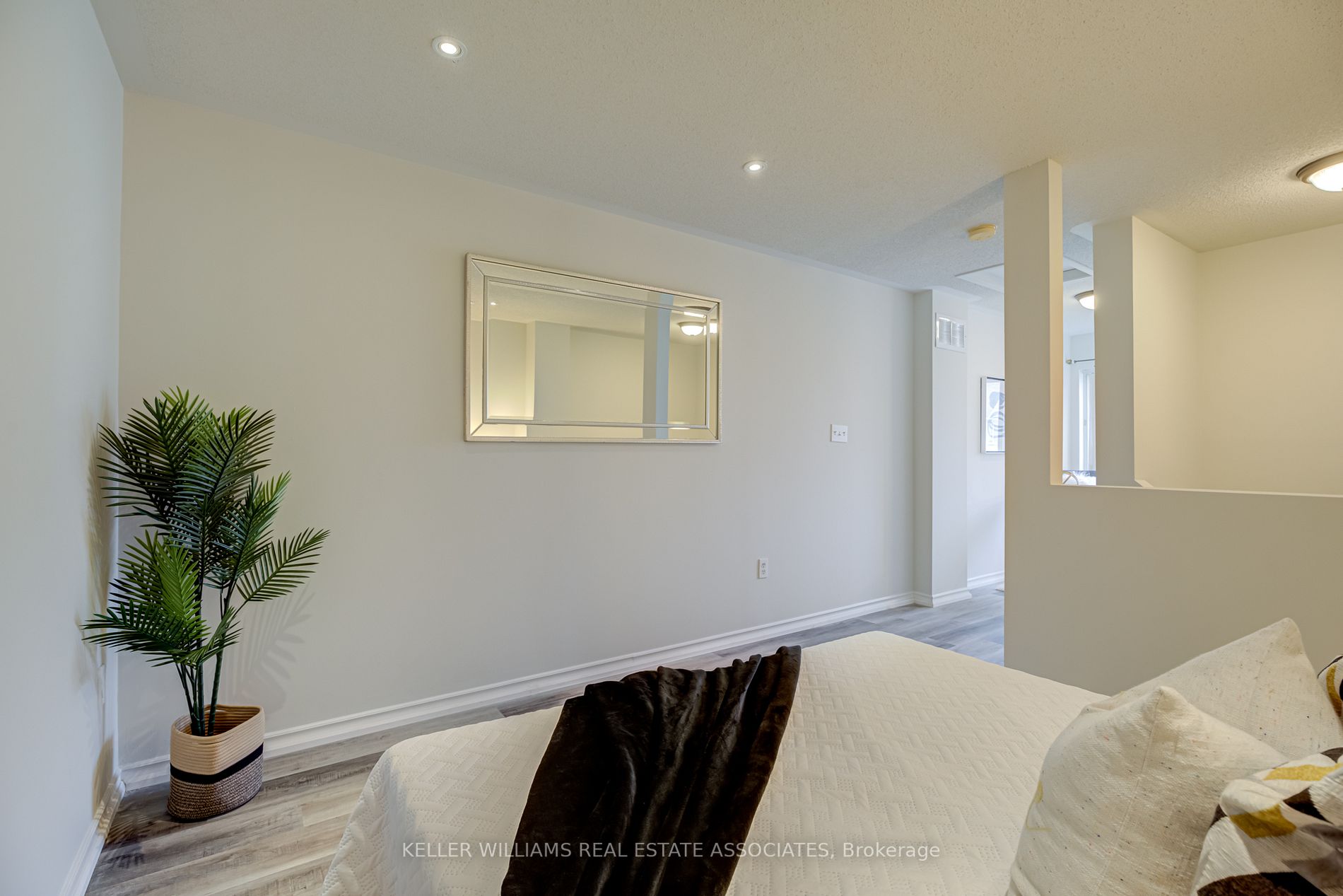 75 Strathaven Dr, #35