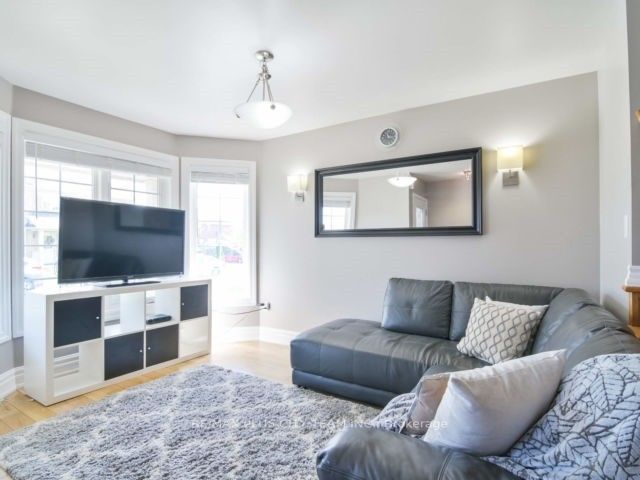Listing W5941636 - Large Photo # 3