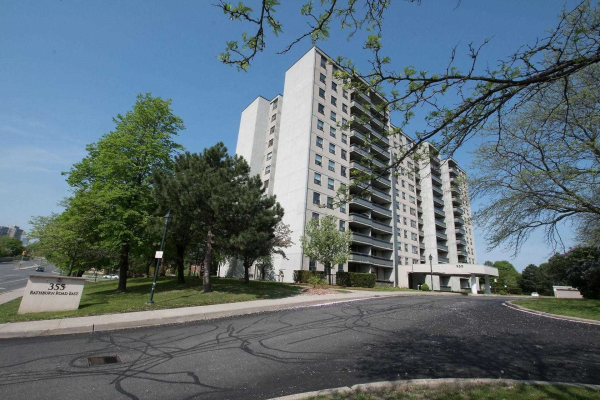 355 Rathburn St E, Mississauga