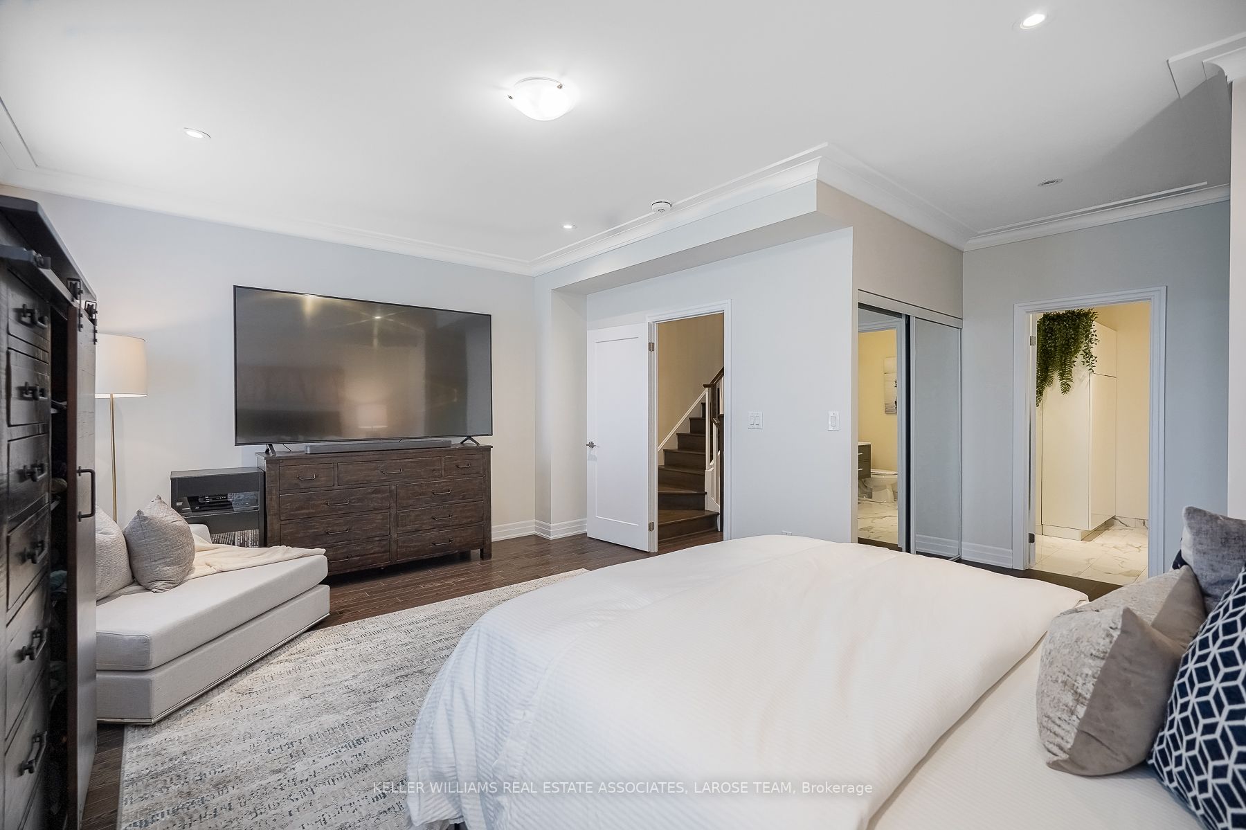 1180 Cawthra Rd, #108