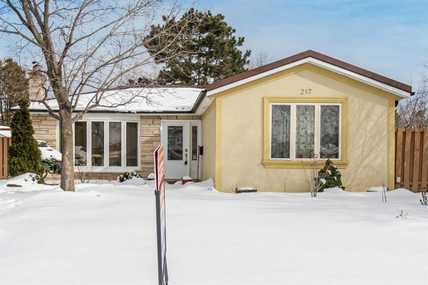 217 Folkstone Cres, Brampton