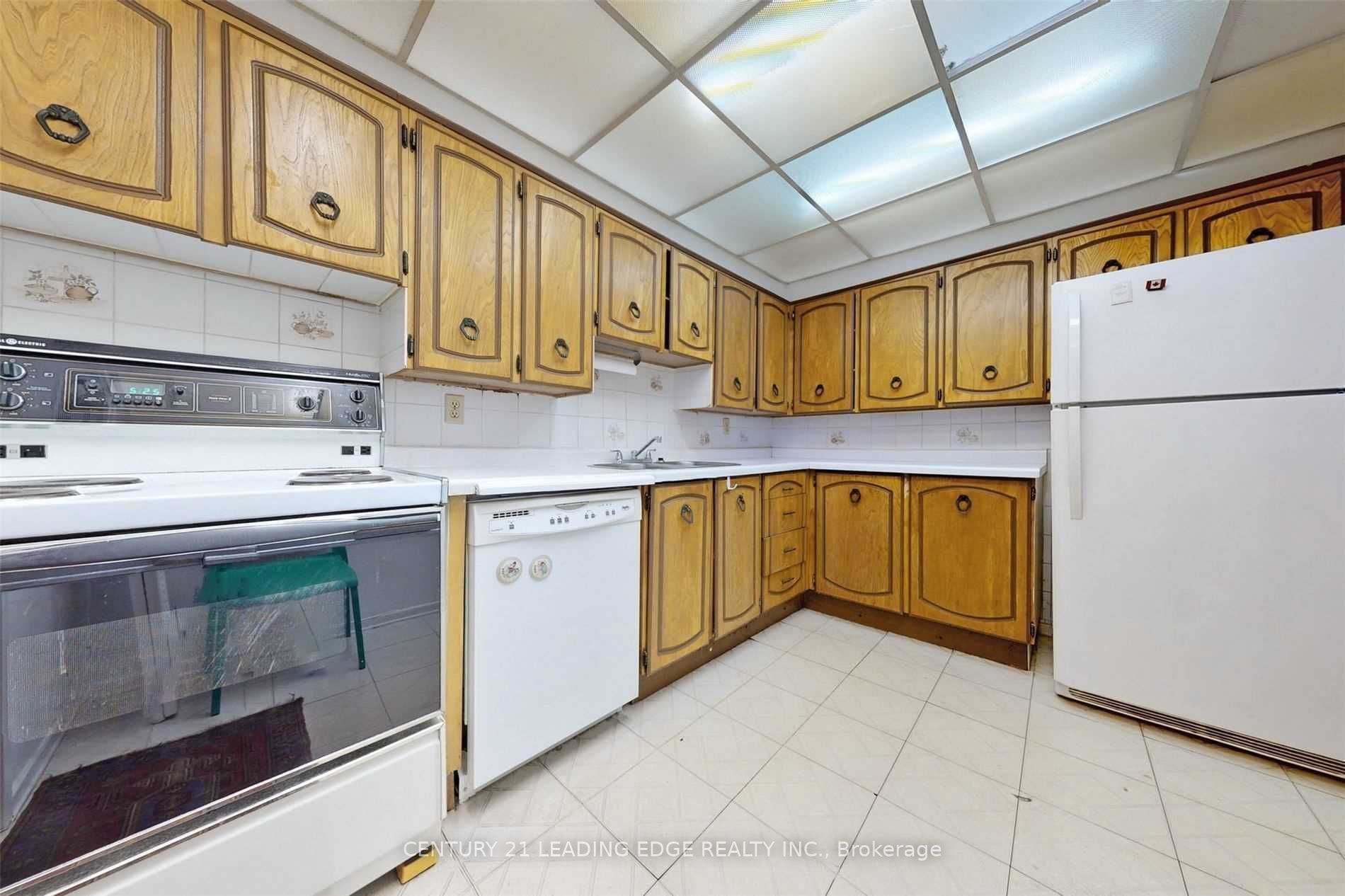 11 Wincott Dr, #1806