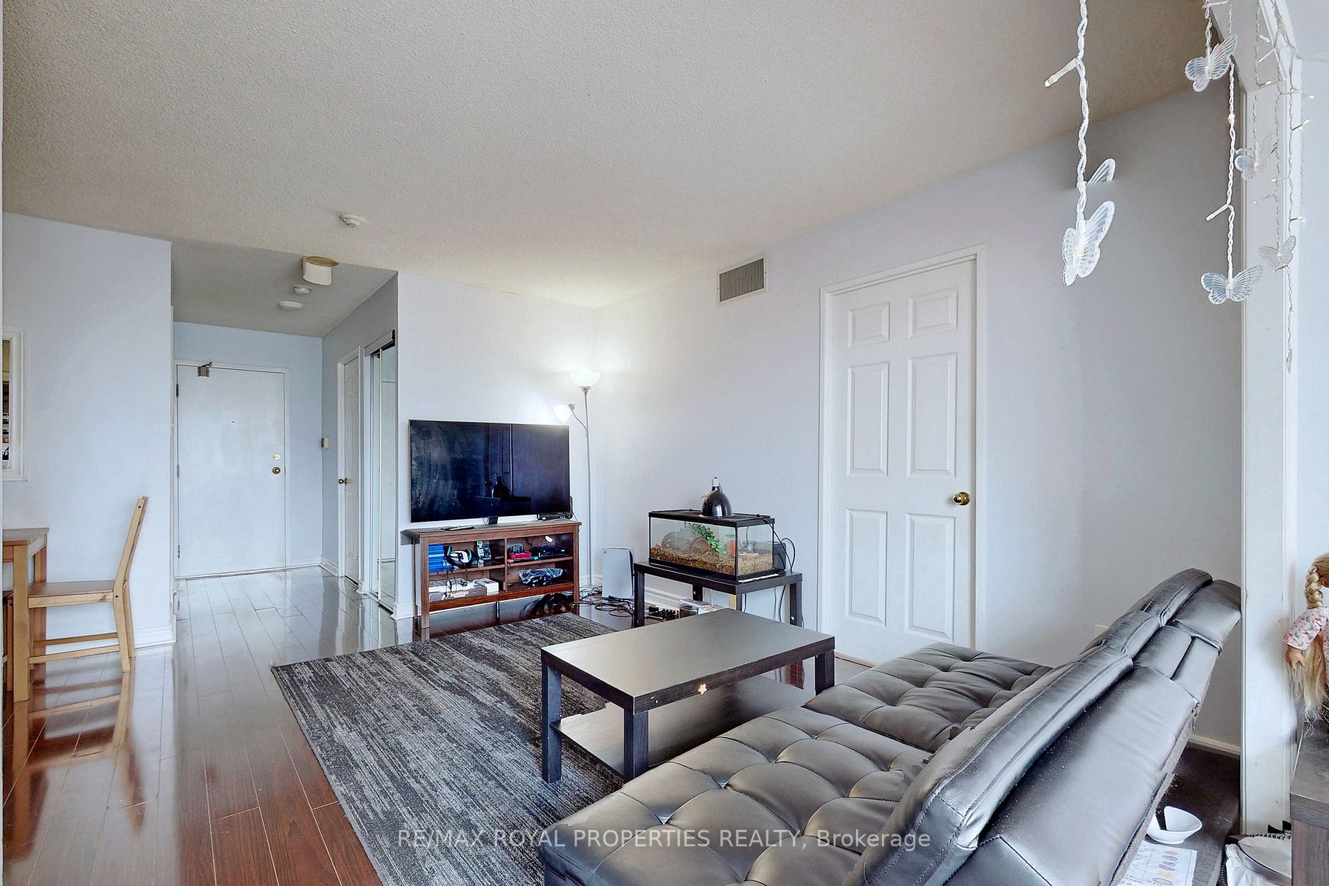 Listing W5942252 - Large Photo # 8