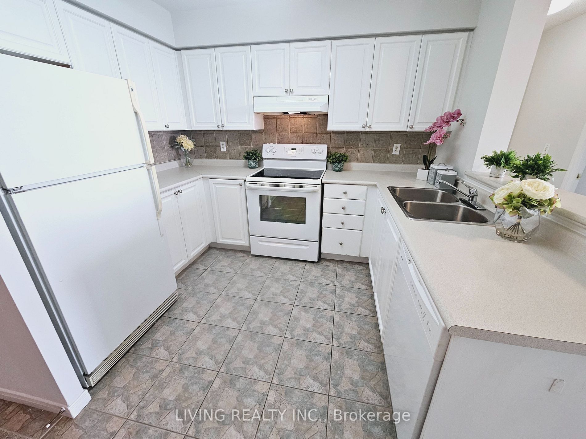 Listing W5943576 - Large Photo # 2