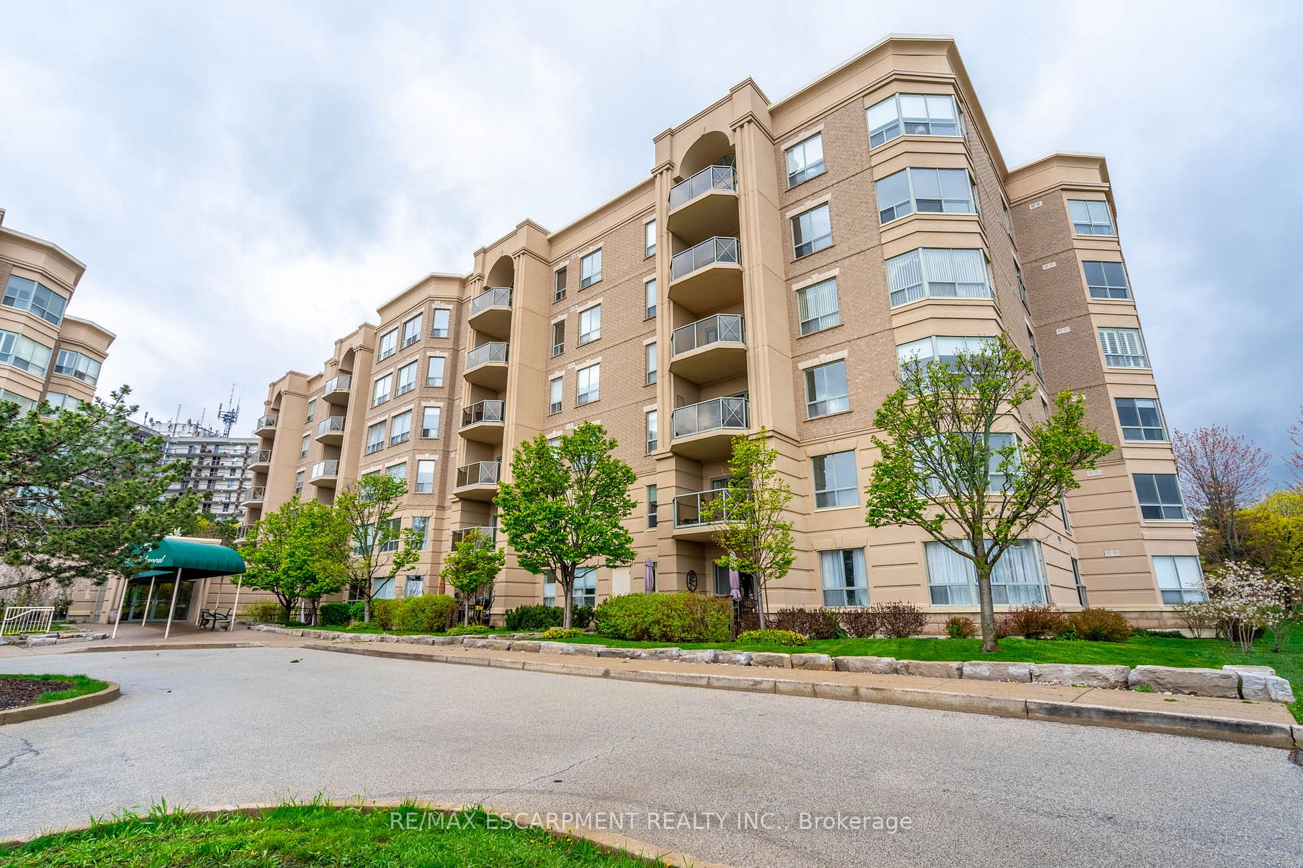 Listing W5943684 - Large Photo # 1
