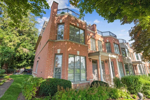 442 Maple Ave, Burlington