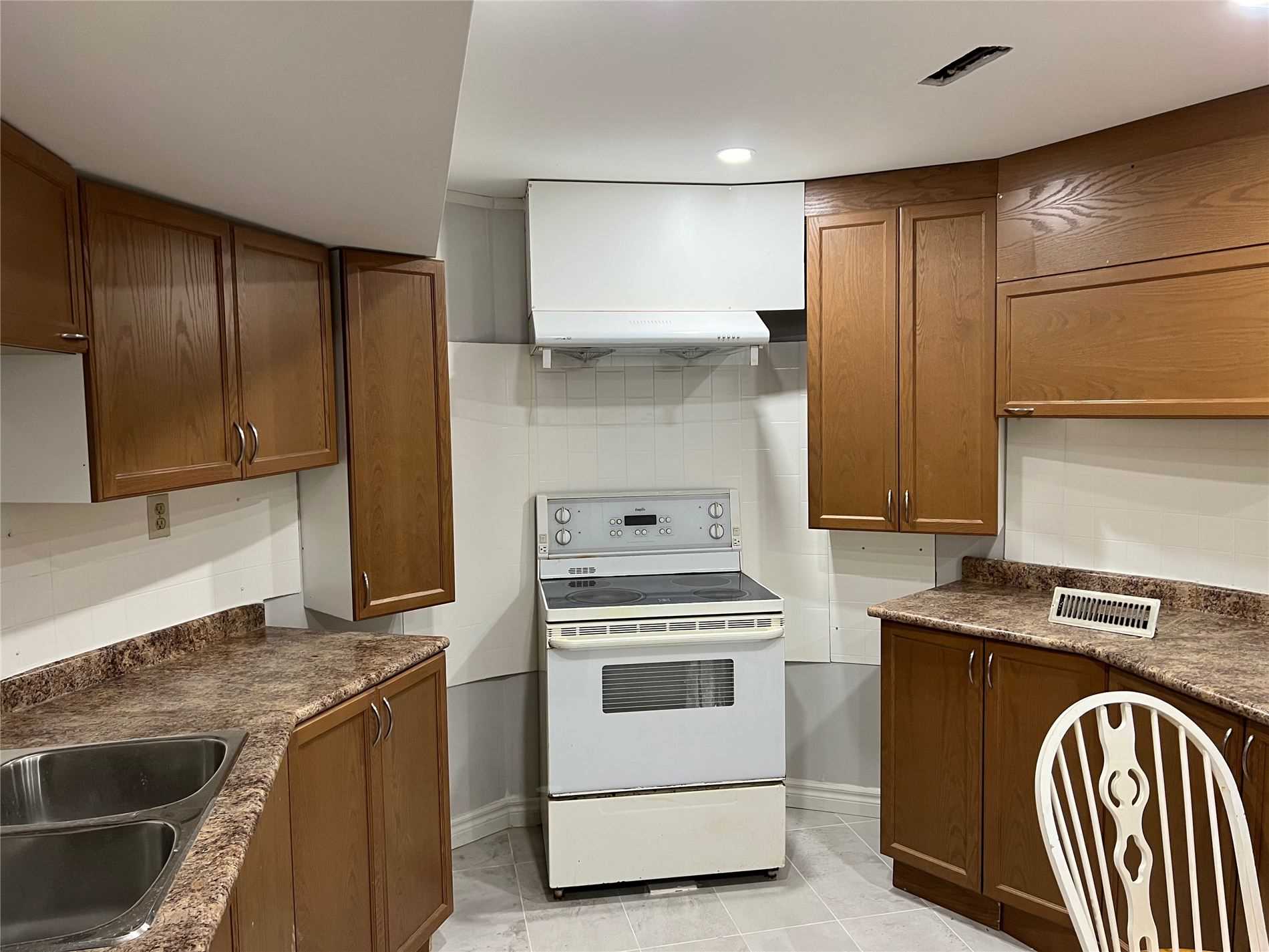 1588 Princelea Pl, #Lower