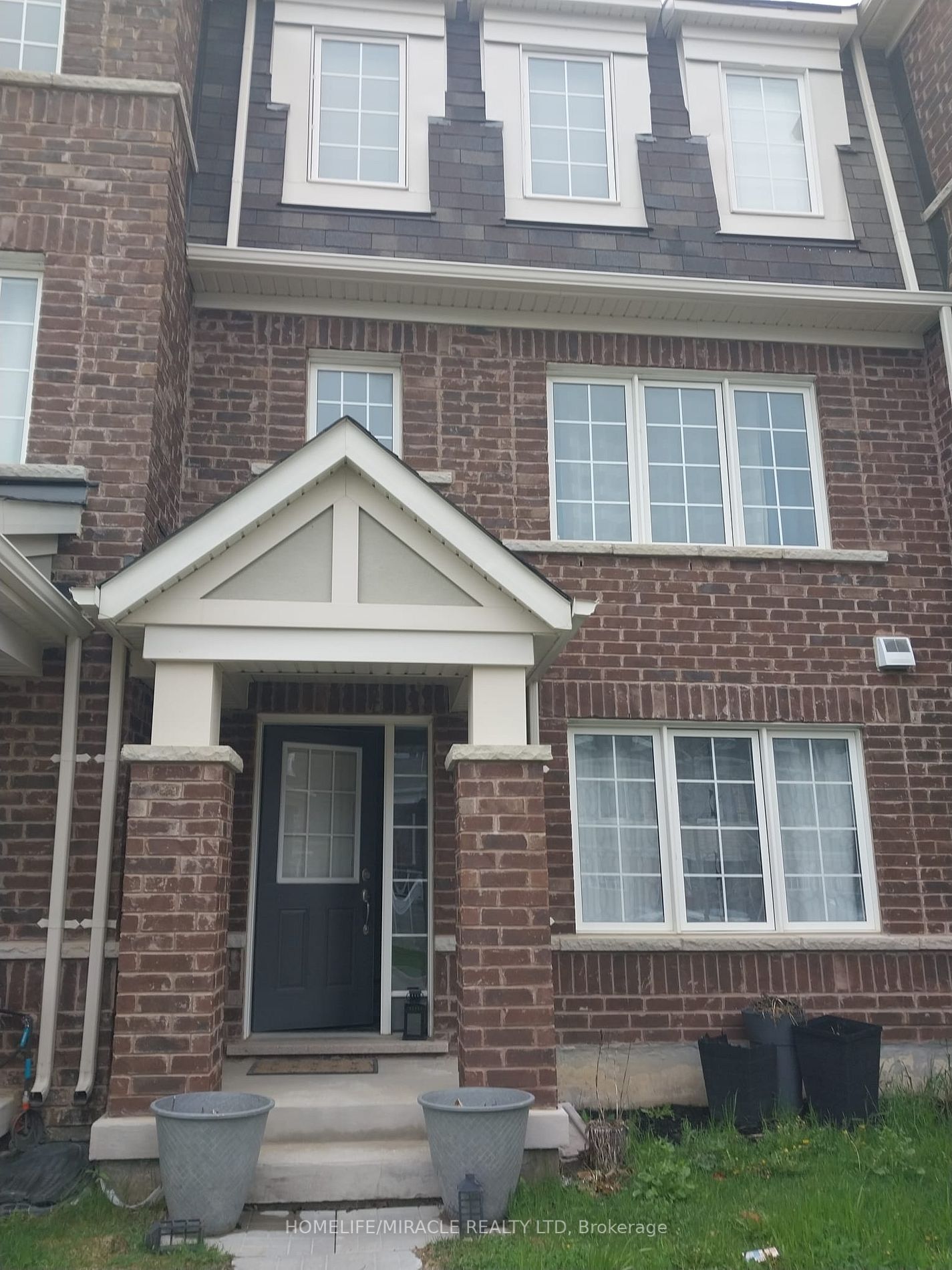 30 Metro Cres