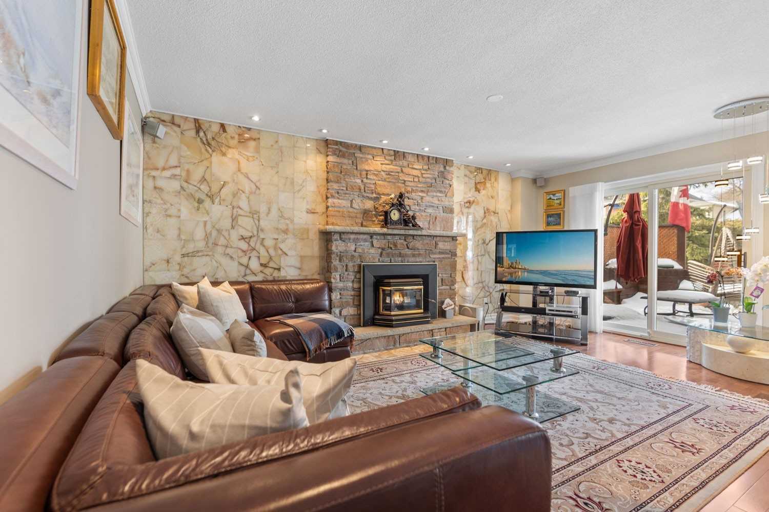 Listing W5945293 - Large Photo # 3